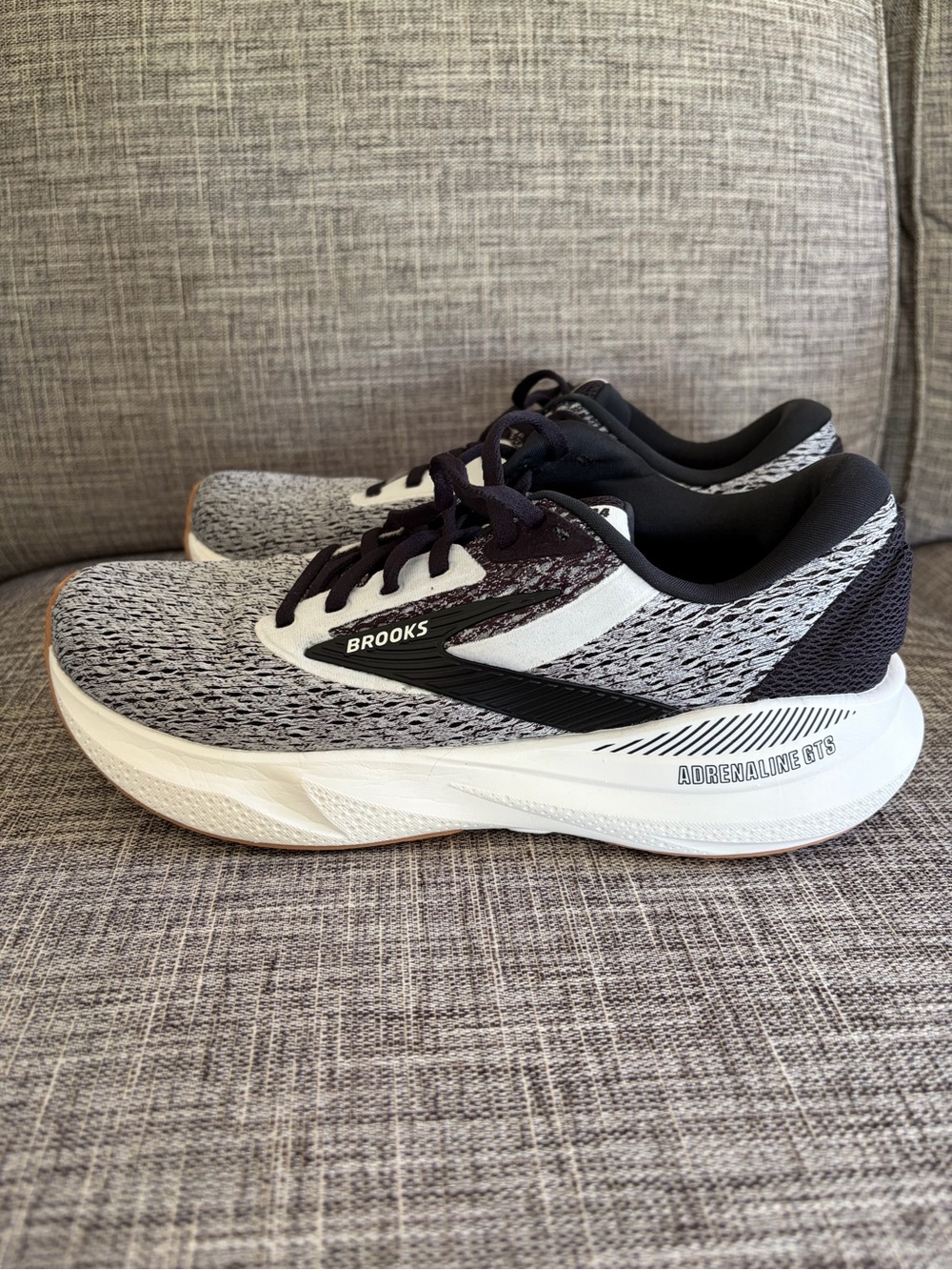 Brooks Adrenaline GTS 24 Women’s Shoes - Black & Gray - Picture 2 of 9